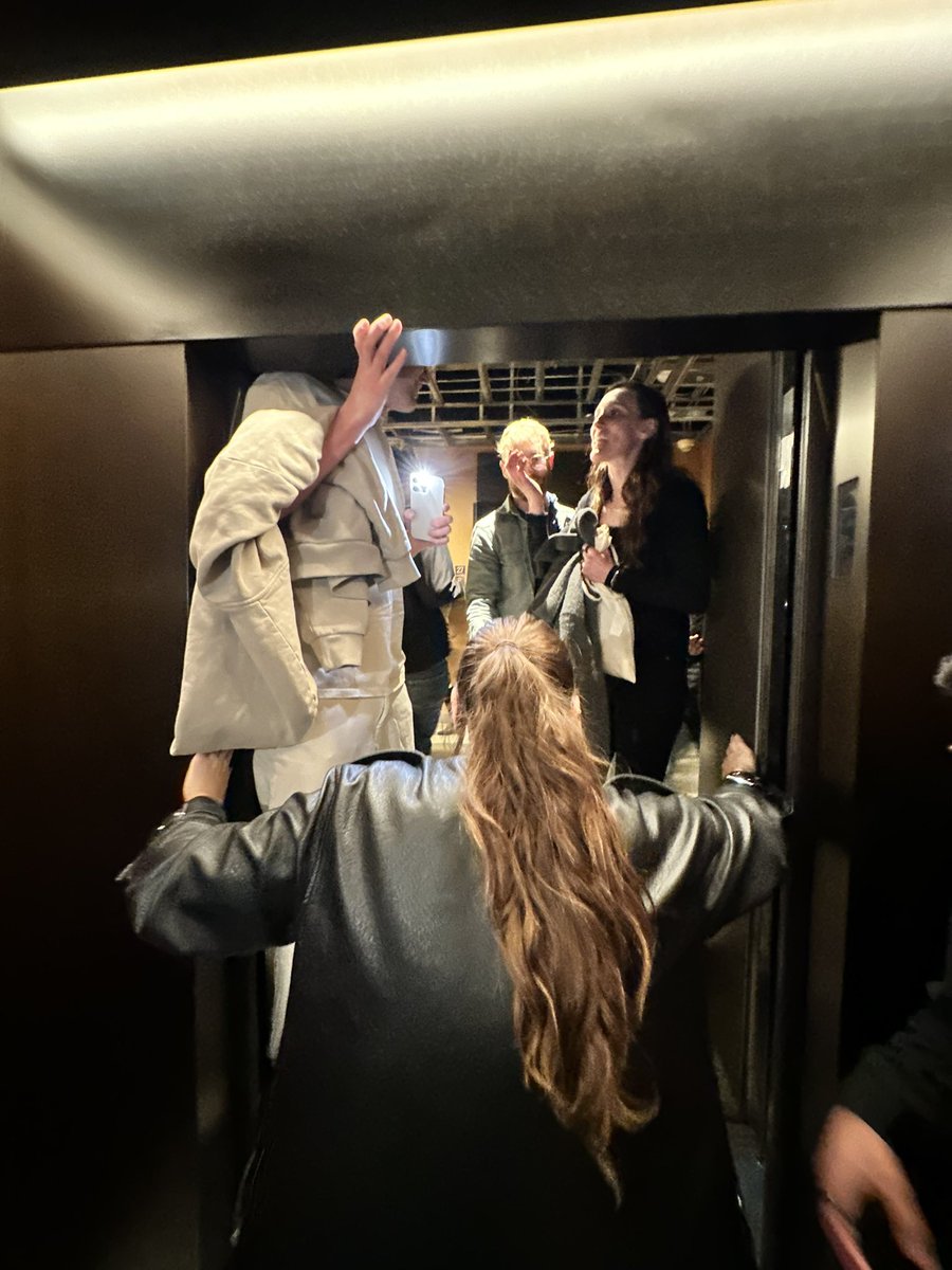 𓏴𓀿𓁼𓀐𓏴 tweet media