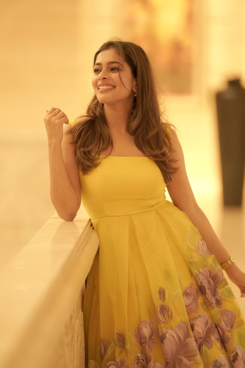 🌻 quick clicks by @camsenthil na 💛ur work is always at point 💛 #kiki #in #yellow #workmode #familystar