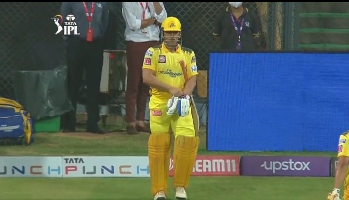 MS Dhoni = IPL He is the King, the Supreme, the Super Power 💛😍 #CSKvsSRH #DHONI𓃵 #viralvideo