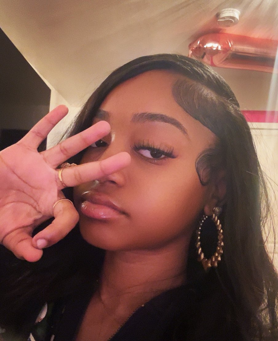 femaleeuziii's tweet photo. a bad bitch on her birthday #ARIESAF๐ฅ https://t.co/RcrGR5ckPt
