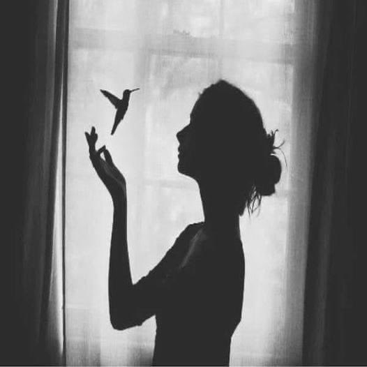 Một đời người như vai diễn đóng khung 💝
Chẳng tránh được vòng Sinh Ly Tử Biệt💔
Nếu còn thở, hãy thương nhau tha thiết❤️‍🔥
Đừng quay lưng hờ hững xót đau lòng❤️‍🩹