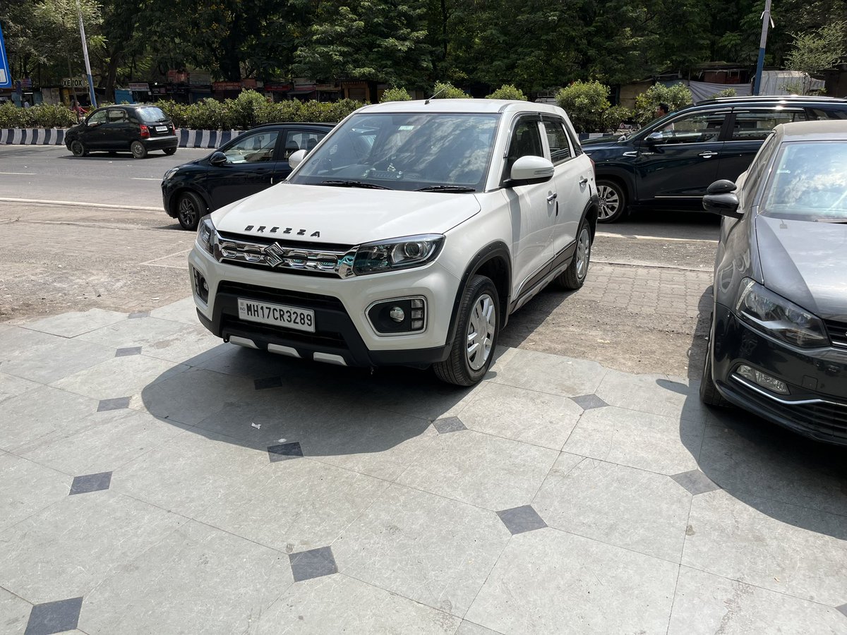 sslimaye's tweet photo. Cars parked on footpath next to Irani Cafe Kothrud @PuneCityPolice https://t.co/VumfNeANax