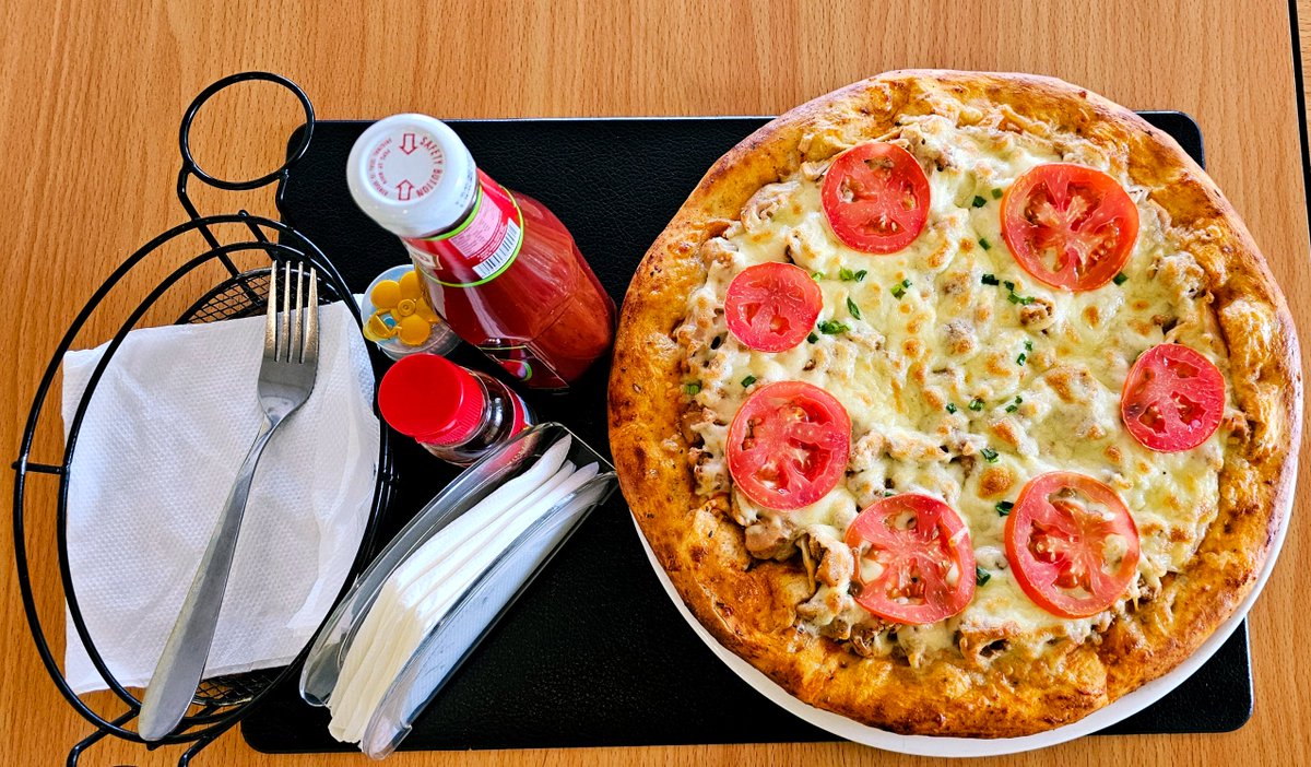 Get it served hot. Weekends are for double slices. Order a large pizza and get a 50% discount on a small size pizza. For delivery call: 📌Kasangati: 0704781954 📌Mukono: 0788177000 📌Bweyogerere: 0702570042 #pizza #weekend #EuniezKitchen