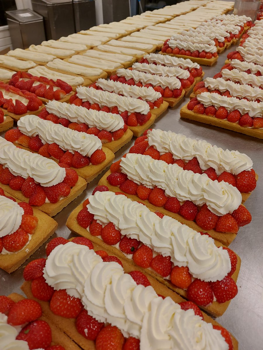 Goedemorgen 🌞🍓🍓
Wij zijn lekker verse aardbeien sloffen aan het maken💪
Vandaag nog in de aktie voor maar €10