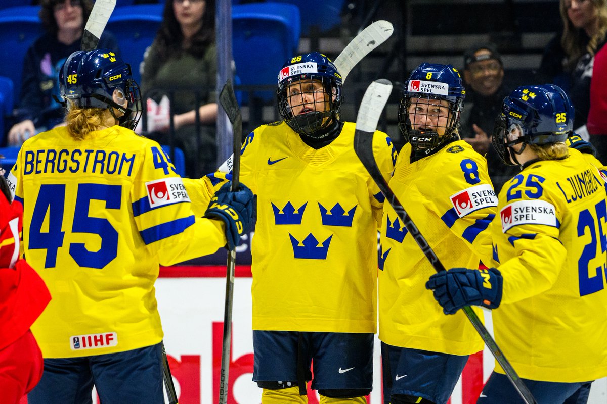 CGTNSportsScene's tweet photo. 🏒🇨🇳Kong Minghui scored the only goal as China suffered an 8-1 loss to Sweden in Group B at the IIHF World Women's Championship
🔜The Chinese side, who claimed a 3-2 shootout victory over Japan in their 1st match of the tournament, will face Denmark next
#WomensWorlds #SWECHN https://t.co/rCFmmrmJQL