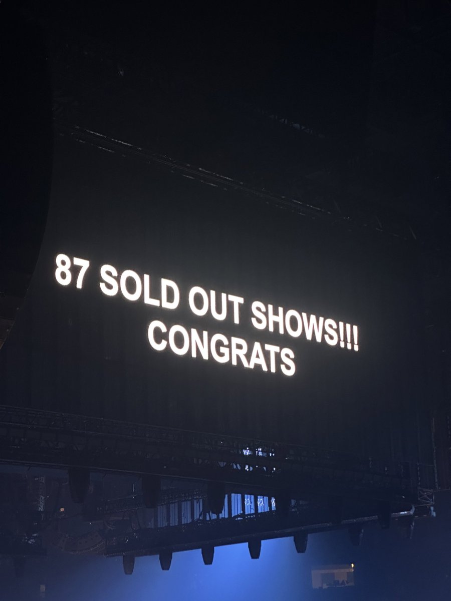 Congrats @Drake🎉 87 Sold Out Shows — IT’S ALL A BLUR TOUR 🔥