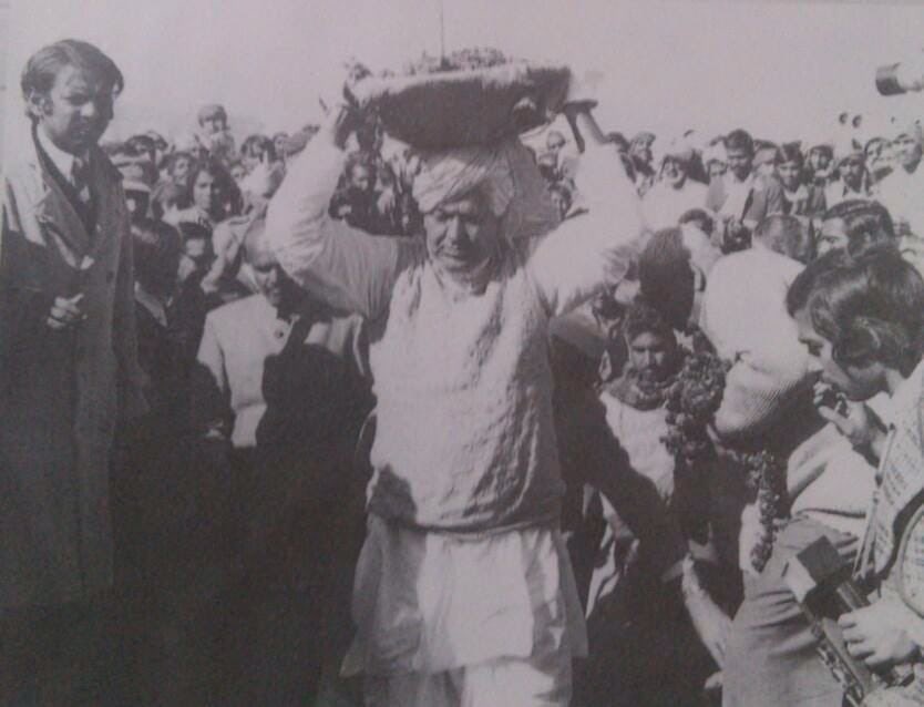 VisvanderSingh's tweet photo. He did not hesitate to consult even his opponents on any political and social issue in the national interest. Due to this nature of his, he became famous as 'Tau' in the entire nation #BharatRatna4Tau https://t.co/GeTuA7UYnP
