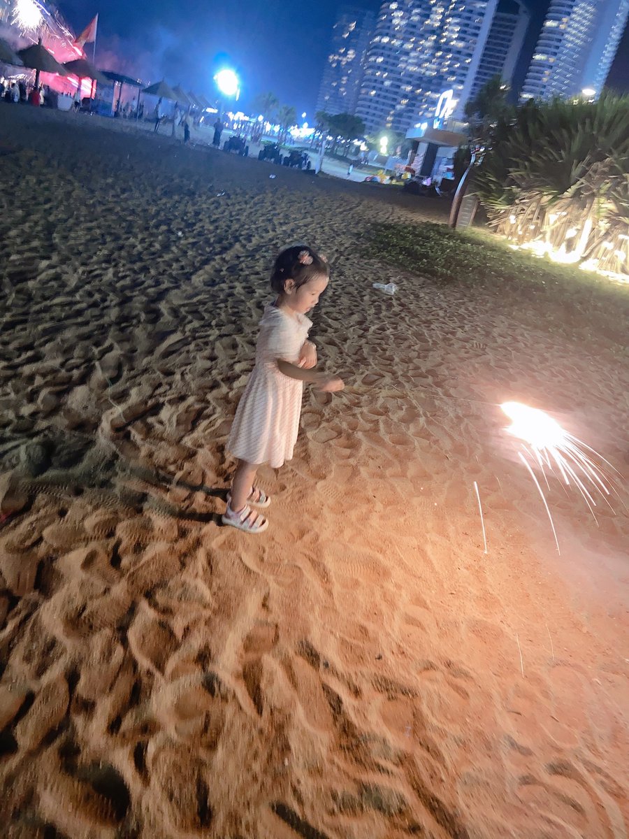 btc_xiaoxiannv's tweet image. 跑会真正的奥义是:
1、检验你一整年是否有提升自己的影响力:比如去哪个活动都不用门票总有一群人找你合影+好友会后的饭局总会被拉走
2、办会是给所有web3 来同一个地方的理由，3-5人的小聚会，是真正谈大事的
3、组织会议的目的是有实力的组局秀肌肉
4、搞事件营销是最好时机
#Web3  #香港web3  #BTC