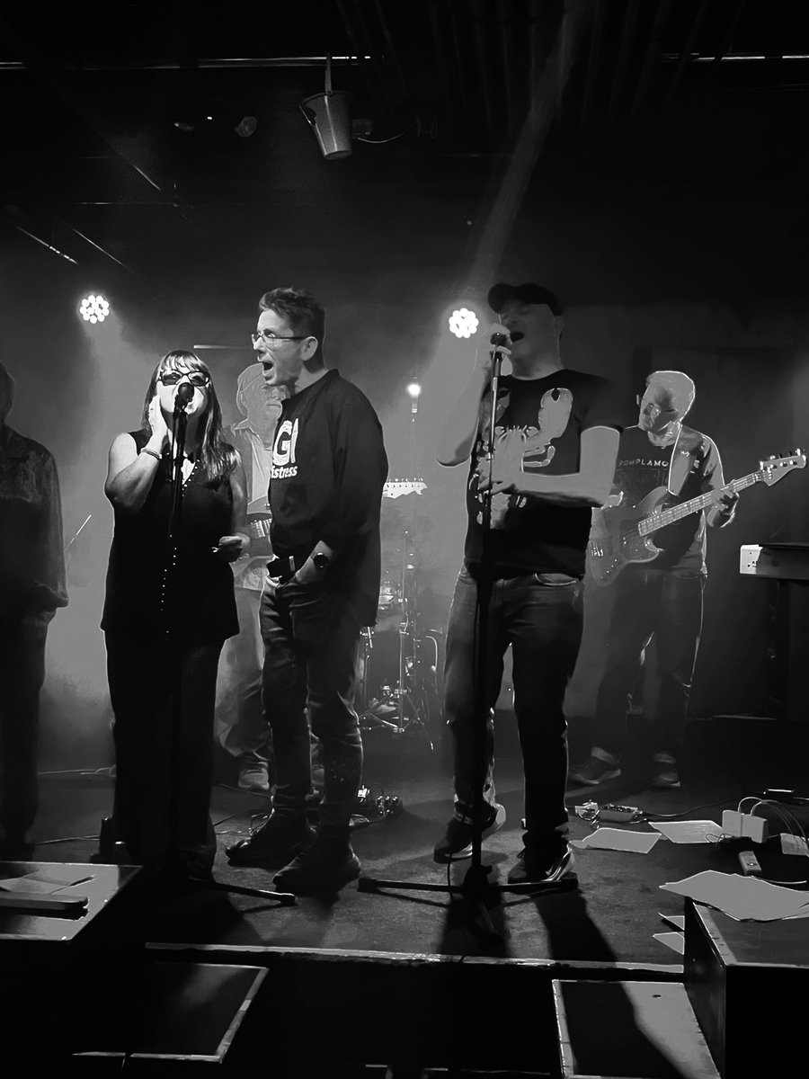 Guest spot by <a href="/keely_stephen/">Stephen Keely</a>!