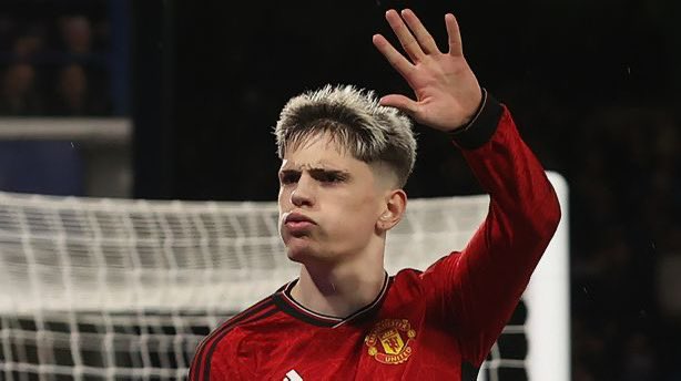 🔥 Alejandro Garnacho is the first teenager to score 2 or more goals in three Premier League games in a single season since Michael Owen in 1998-99. 🇦🇷 #MUFC