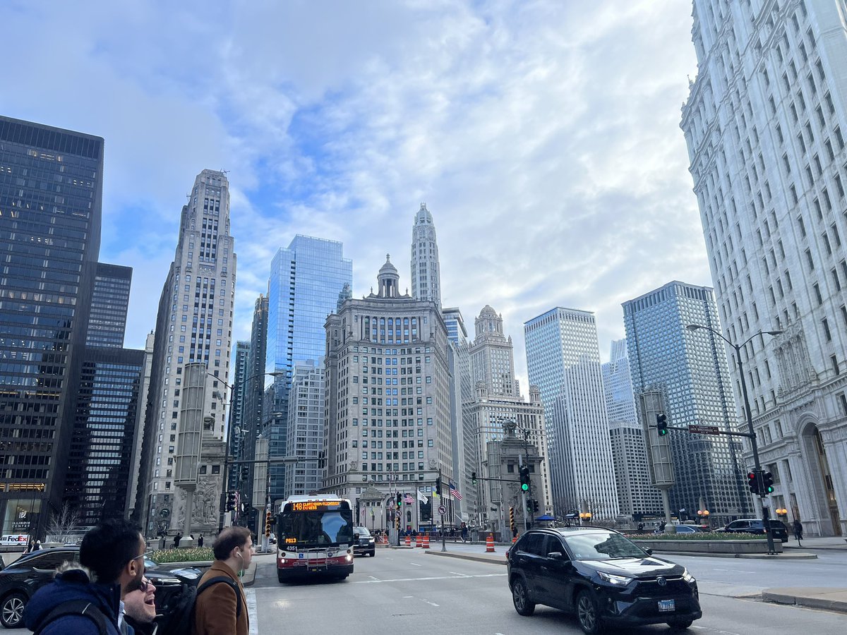 Hi Chicago! 👋🏻 Great to be in the Windy City for my first #JointMeeting2024 with @A_P_S_A representing @UAZ_MDPHD @uazmedphx! Excited to continue learning from new mentors and my peers this weekend! Excellent reminder from today: “We rise by lifting others” #DoubleDocs