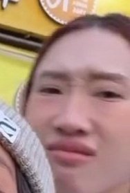 Momee123_'s tweet photo. Ppl wondering why only make a fuss when it's Off who's on vacation, not with Gun. I mean, @off_tumcial is ALWAYS in the same place with her either in Thailand or abroad.ð One day, a sudden marriage announcement with Mook. .#āļāļāļāļāļļāļĄāļāļĨ #āļāļāļāļĄāļļāļ #āļāļāļāļāļąāļ #OffJumpol #OffGun #OffMook https://t.co/nj8bfqNe0S