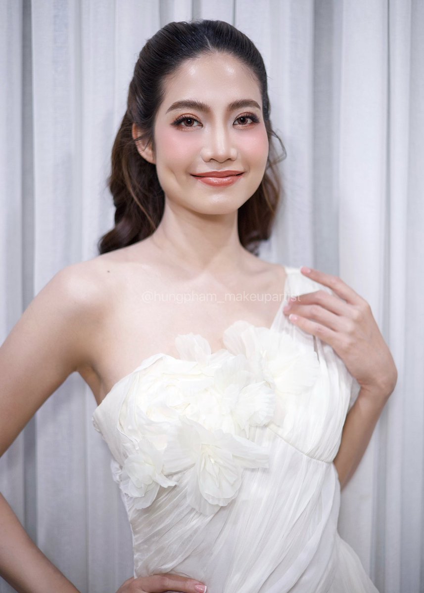 hungpham_makeup's tweet photo. Một buổi sáng đi làm thật sớm với chị Ninh Hoàng Ngân 🤍
Makeup: Hưng Phạm
Hair: Bùi Tín Lực
#TeamQuanNguyenPuLe
#HưngPhạmMakeup
#HPMakeup
#Hairstylist
#23point5LIVE 
#Iran 
#ShowtimeSaGMA 
#กดบัตรคอนไปมันส์กับโนอึล 
#มีลางสังหรณ์ว่าจะหลงป่า https://t.co/g5rFwOHD7b