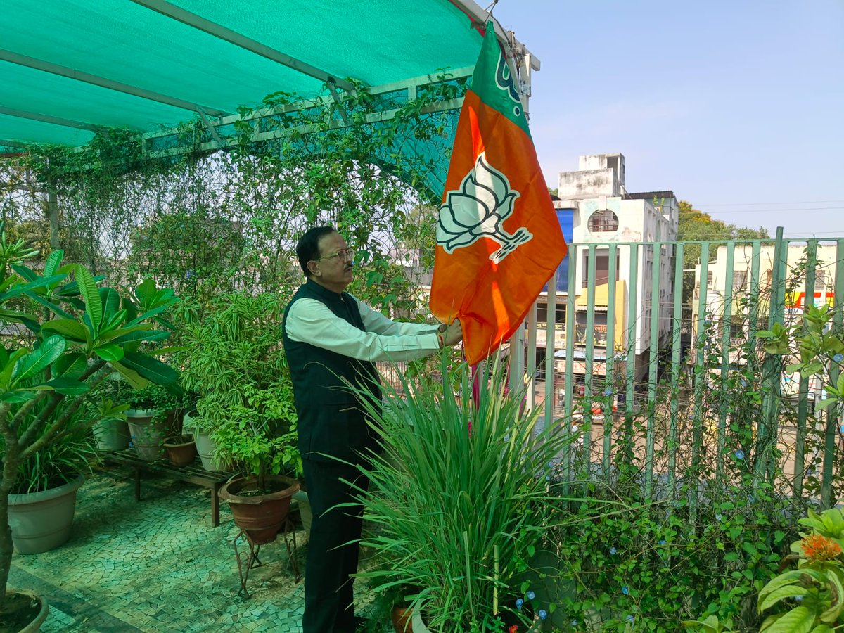 DrSubhashMoS's tweet photo. आज आपल्या भारतीय जनता पार्टीचा स्थापना दिवस त्यानिमित्त सर्व कार्यकर्त्यांना,समर्थकांना मनःपूर्वक शुभेच्छा!

'राष्ट्र प्रथम' हा विचार असणाऱ्या आपल्या @BJP4India पक्षासाठी अनेक महान विभुतींनी तन,मन,धन दिले आहे आणि वेळप्रसंगी आपले प्राण सुद्धा अर्पन केले.

#BJPFoundationDay #BJP https://t.co/G9DzaxMukt