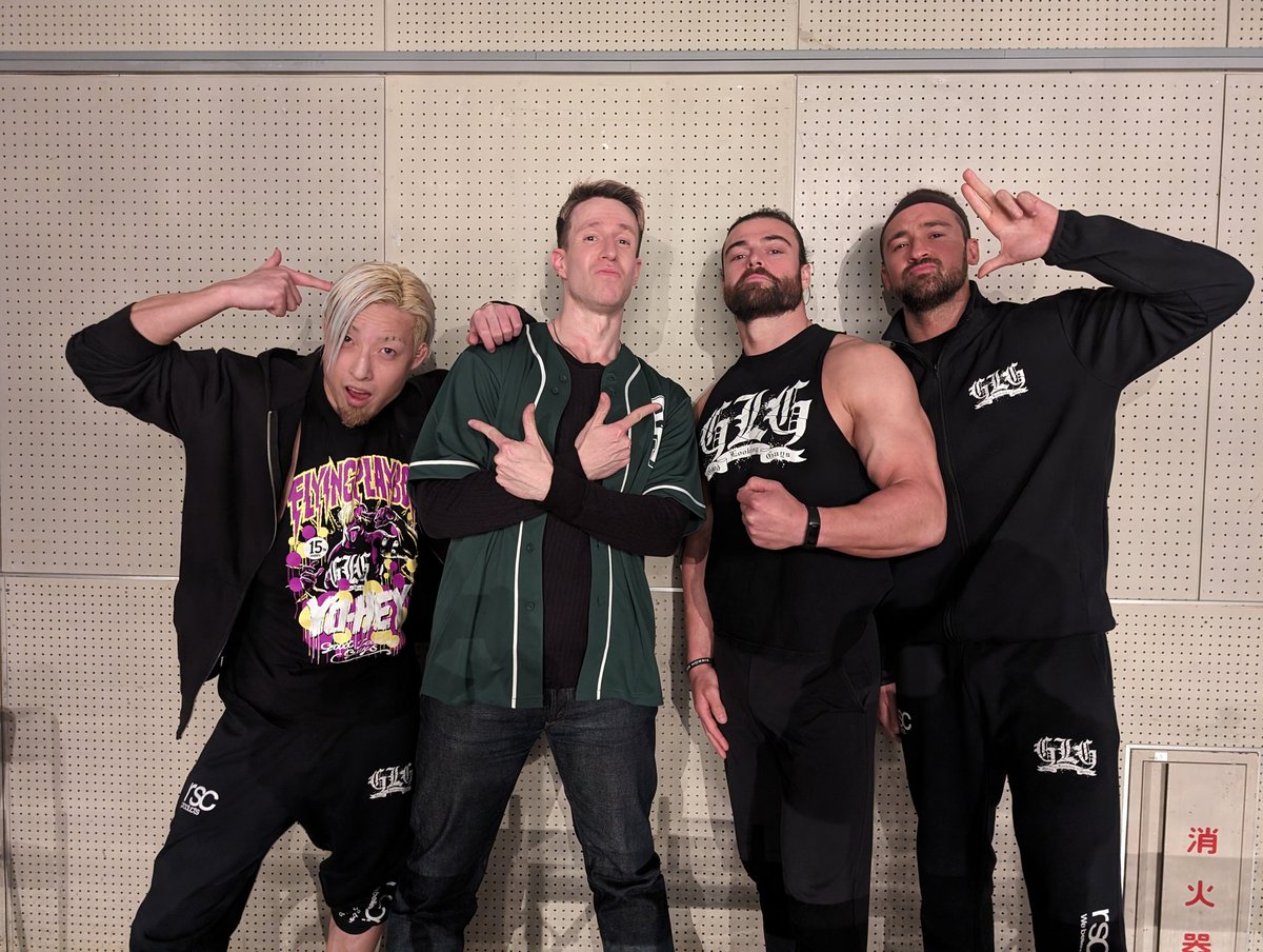 A good looking guy and his fans 😍
#noah_ghc
#noah_glg
#jackmorris
#anthonygreene
#yohey