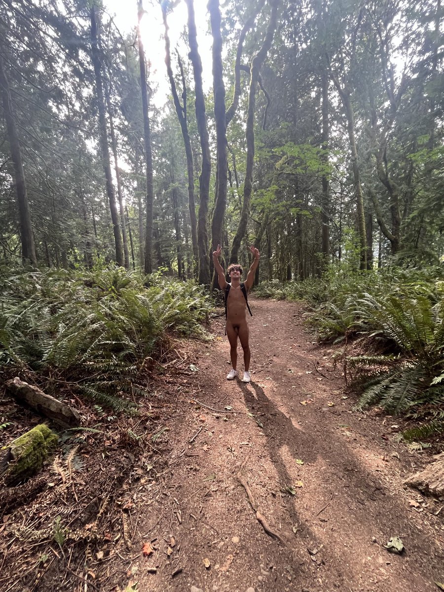 nudistaazul's tweet photo. hey yall! i made this account to share my experiences in naturism. i am a college student living in california and wanna inspire others to live life sans clothes. so excited to meet other naturists on the twitter community! https://t.co/GRMF0OZsbU