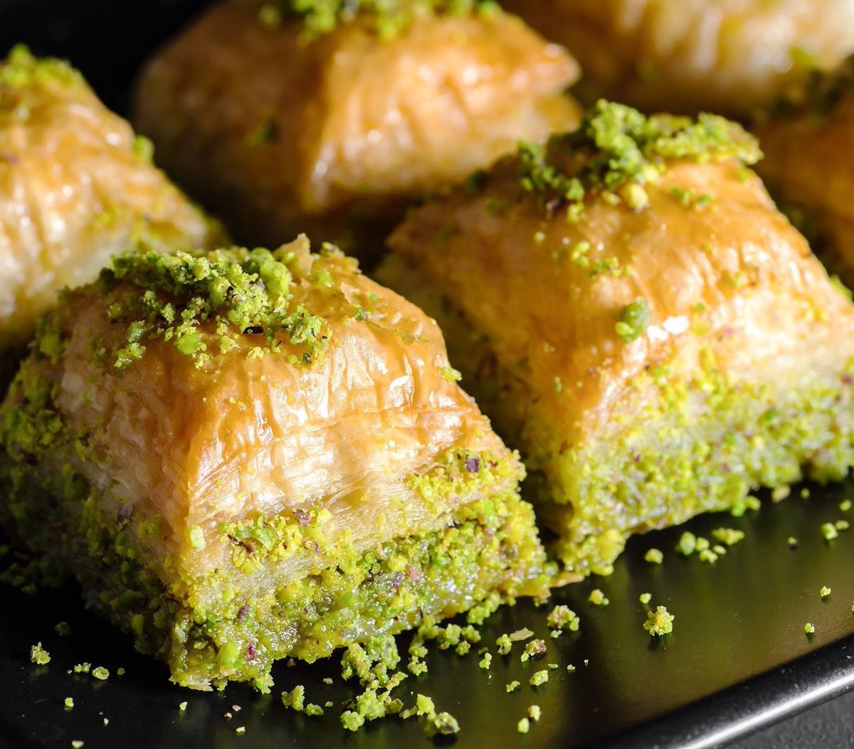 bosunatiklama's tweet photo. Bayram süresince Türkiye genelinde 6 bin ton baklava tüketilmesi öngörülüyor. https://t.co/vlWh4JZOCX