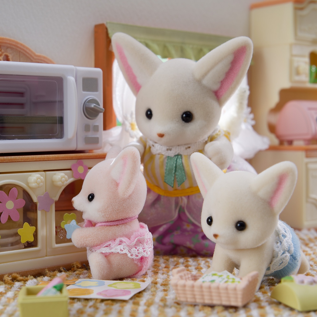 The twin babies have got into their favourite sticker collection and are adding some new colour to the kitchen. 🌸 Do you think their mother likes their decorations? ✨ #decorating #craft #art #fun #funny #family #sylvanianfamilies #sylvanianfamily #sylvanian #calicocritters