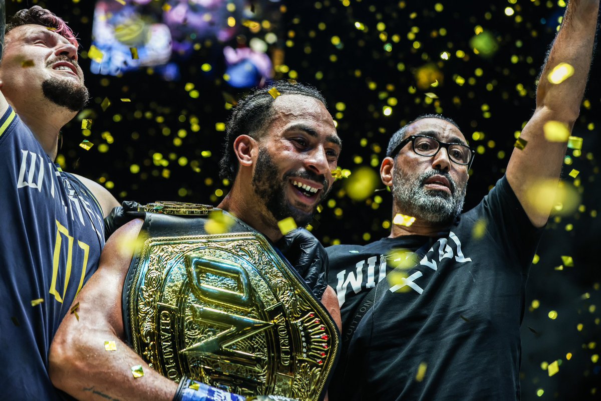 World Champion 🏆

Congrats to the new king of ONE’s Kickboxing Lightweight Division, Alexis Nicolas 👑 

#ONEFightNight21 | @ONEChampionship
