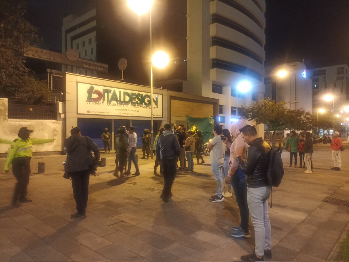 ecuadorprensaec's tweet photo. Detienen a Jorge Glas en la Embajada de México en Quito: Un giro en su situación legal
🔘https://t.co/rY1aG156zI ✍️
#JorgeGlas #EmbajadaMexico #Detencion #AsiloPolitico #GobiernoEcuador #RelacionesDiplomaticas https://t.co/XWrqdfJlMu