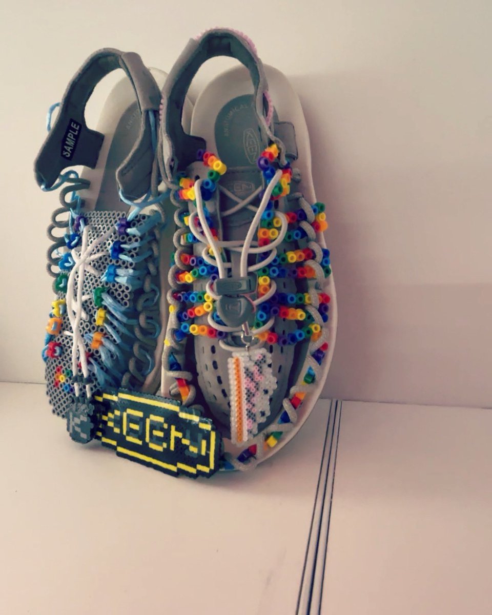 sweets_kozy's tweet photo. 私が製作した靴ですが、4月19日から3日間、開催されるKEENのイベントでも展示されることになりました。原宿に行かれる際は、是非。

ロゴに隠された文字の秘密を探してみてね😉

#KEEN #NewMake #アイロンビーズ #ナノビーズ https://t.co/jr9OXiYC2v