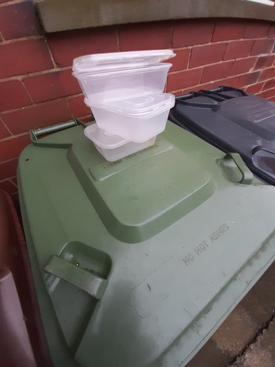 Hands up who had a take-away from a foil or plastic container last night?🙋‍♂️ Now hands up who rinsed and recycled them in their green bin?!