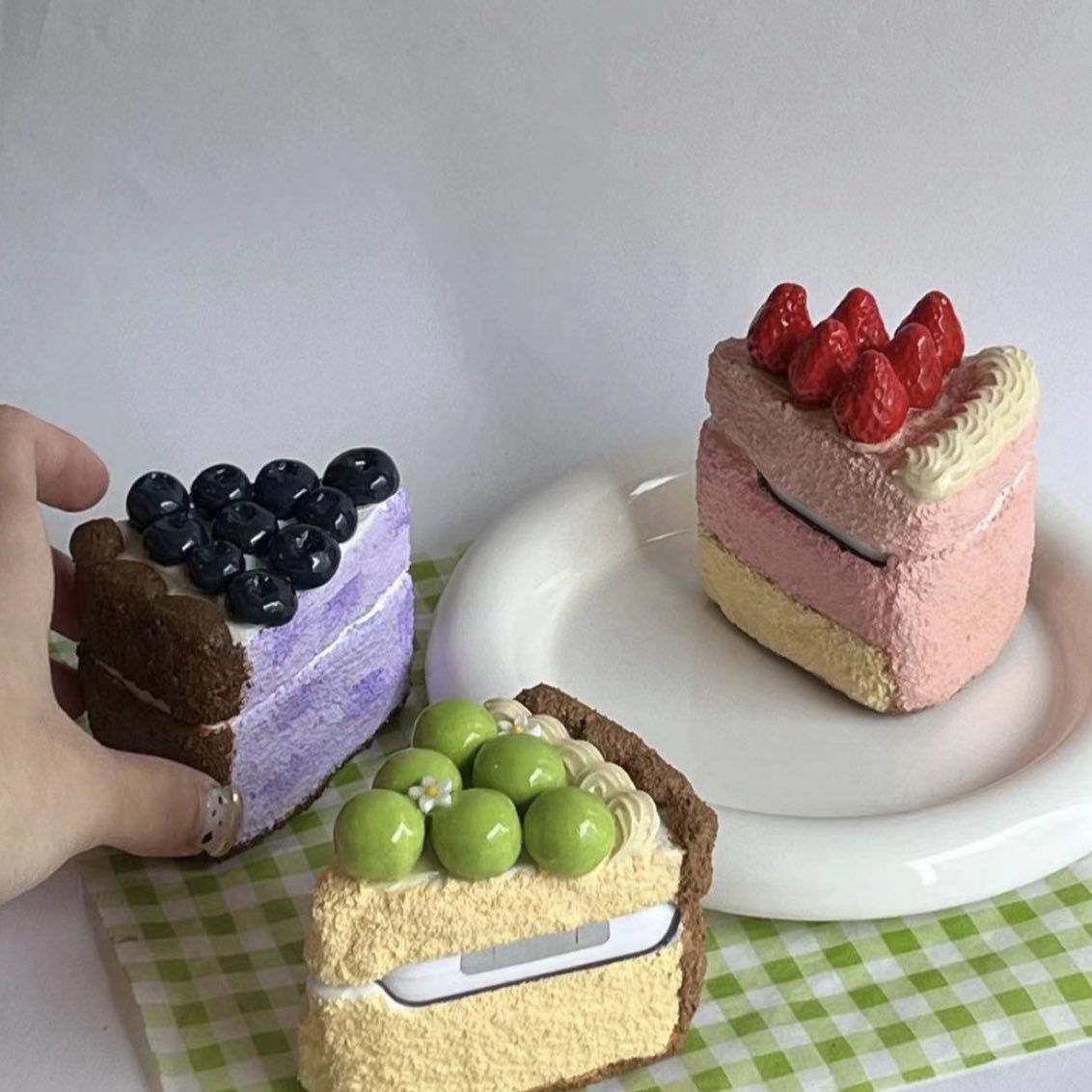 medium_wn's tweet photo. 헐 에어팟케이스 너무 신기함 ......🍰🧁 https://t.co/IHpnSzYmNW