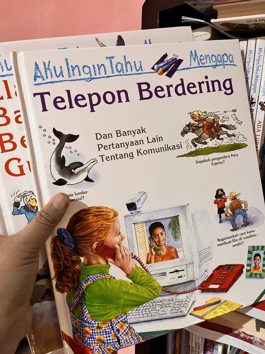 Eka4Liong's tweet photo. Pen jual buku “Aku ingin tahu mengapa” nya #Grolier nya Drea. Masih bagus, kalo beli baru komplit 1 set gini sekitaran 1,3-2 jutaan.
Masih bagus ni punya drea (yg dibaca soal  tricerator n ular duang)..
Kira2 harganya brp ya kalo di jual ? 500k ? https://t.co/bT9VCrMRqm