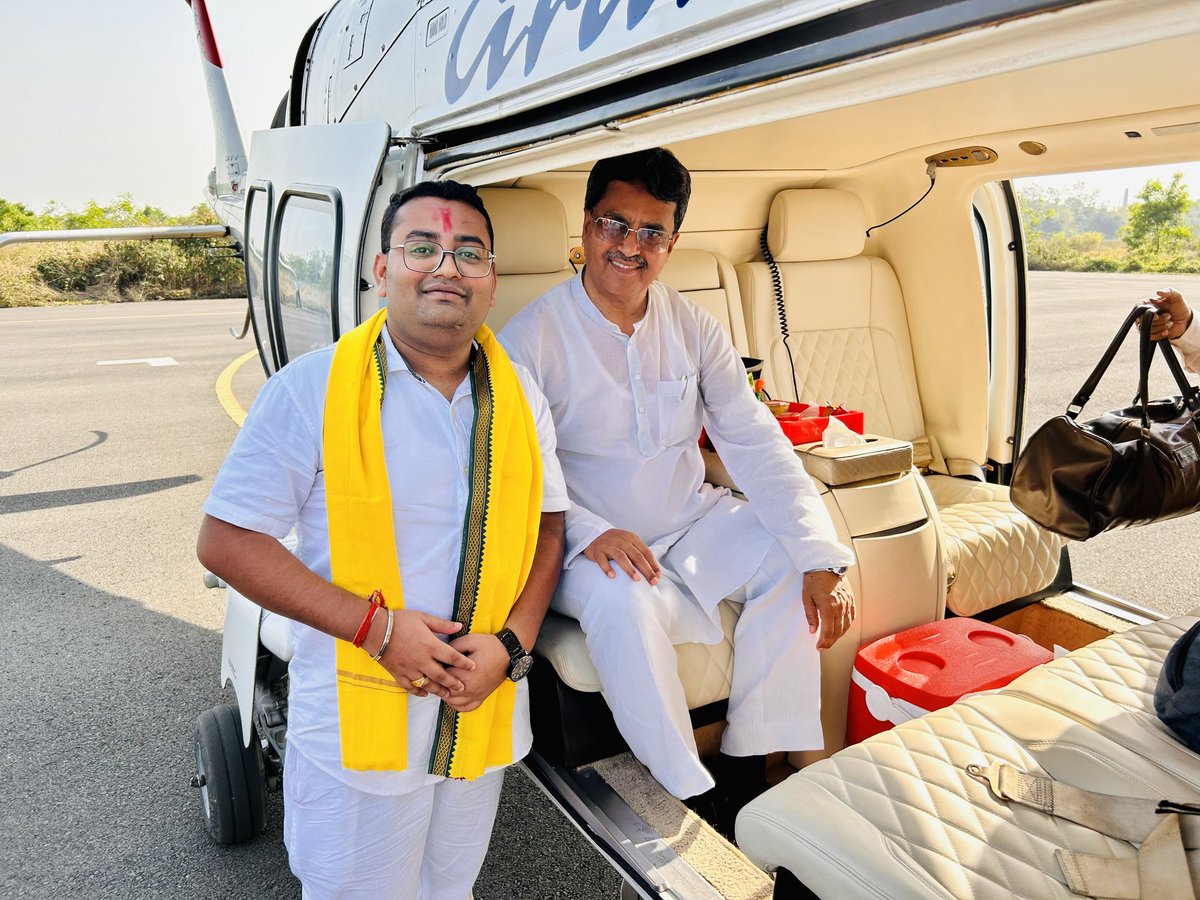 deepambjp's tweet photo. त्रिपुरा के माननीय मुख्यमंत्री (CM TRIPURA)  @DrManikSaha2  जी का पश्चिम बंगाल के प्रदेश अध्यक्ष सह बालूरघाट से लोकसभा सांसद माननीय सुकांतो मजूमदार जी के नामांकन के दौरान आशीर्वाद प्राप्त हुआ ❤️ 
माननीय मुख्यमंत्री जी ने त्रिपुरा आने का आमंत्रण दिया 

#cmtripura
@narendramodi https://t.co/CEBoSivxf3