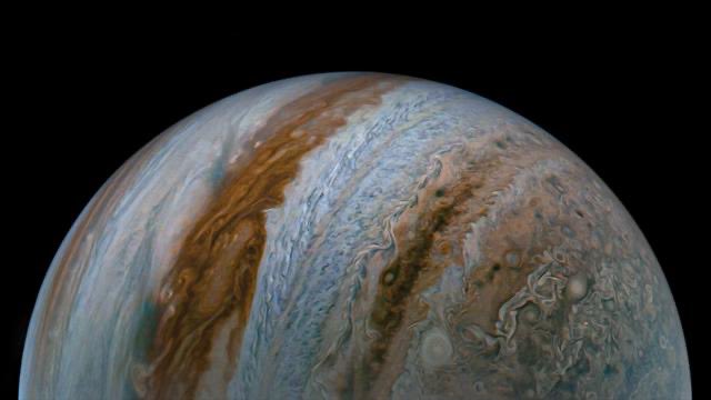 goking5's tweet photo. NASAがこれまで撮影してきた膨大な宇宙関連の写真やビデオを版権フリー（人物やロゴなど一部制限あり）で公開しているサイト。こんなどえらいものがあったなんて… 何で誰も教えてくれなかったんだ……！ 
https://t.co/cUIUtS1AlB https://t.co/YrxwUEjczW