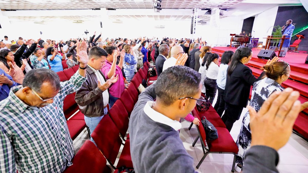 Kenya there is something you need to learn here.... that honour to GOD  AND HOS MEGA PROPHETS is all that matters
#QuéHaceElAvivamiento