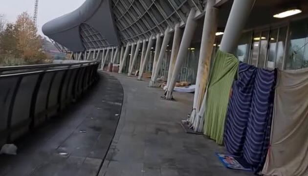 GazzettaEmilia's tweet image. “Lavoro migrante” - Operaio e gentiluomo. Out from here ... #operaio #lavoro #migranti #stories gazzettadellemilia.it/cronaca/costum…