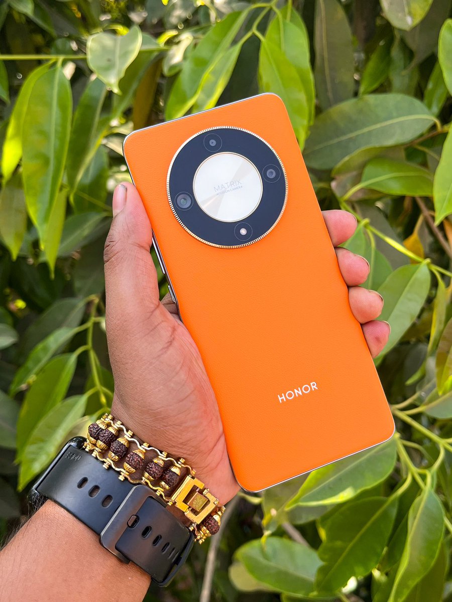 LoserAnant's tweet photo. Orange Beauty 🤩💥 HONOR X9b
5800mAh Battery 🔋 
108MP Camera 📸 
Honor Ultra Bounce Anti Drop Display 
Snapdragon 6 Gen 1 
185g weight 

#honor #honorx9b #honorindia https://t.co/KkTqBiPwoU