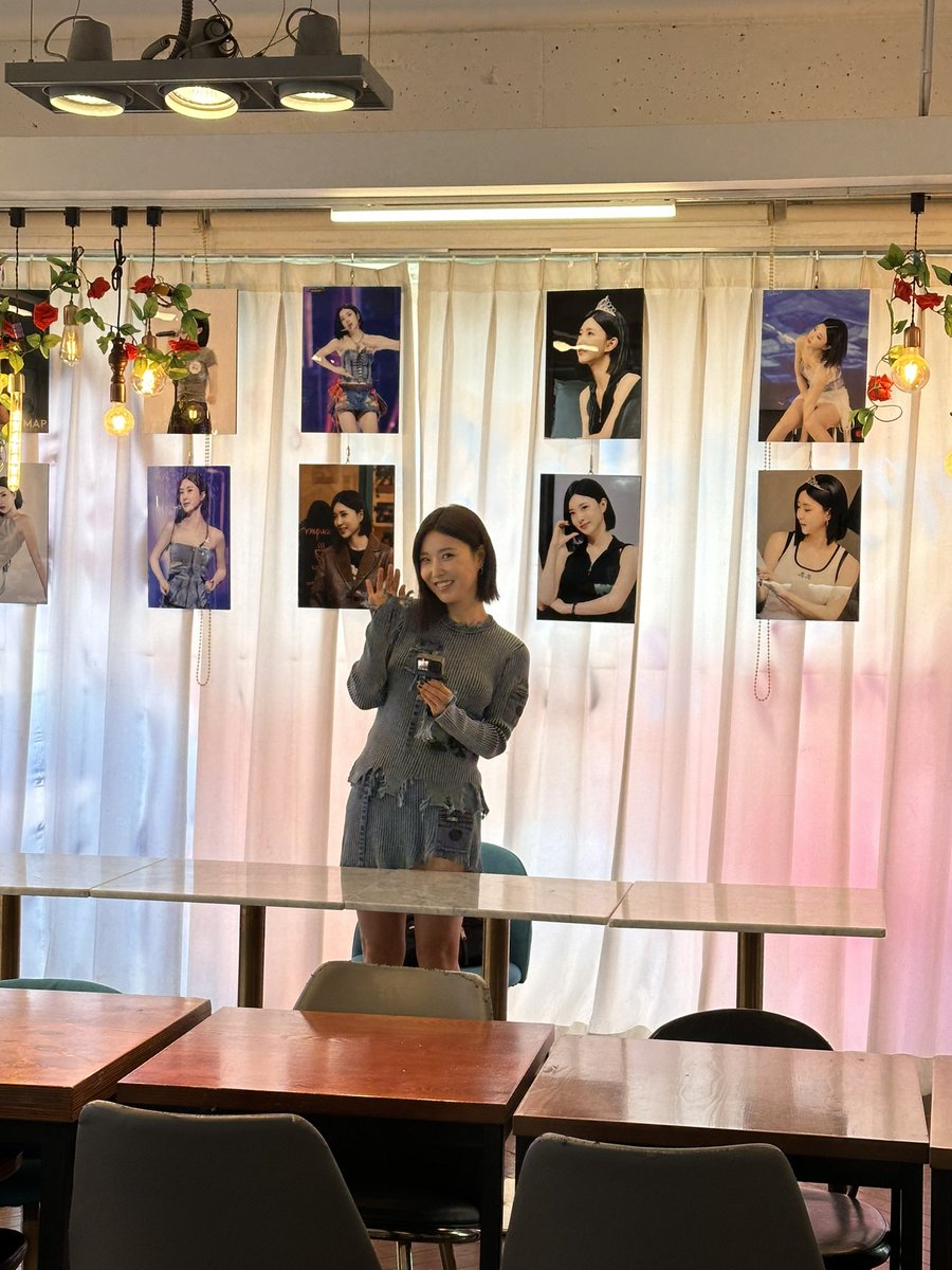 wcafe_event's tweet photo. 지금 w카페에서는 
브브걸 유나의 깜짝 팬싸인회가 
진행중이예요❤️

카페대관 문의는 
w카페 옵챗에서 받고 있습니다. https://t.co/YTx9ALSiRC