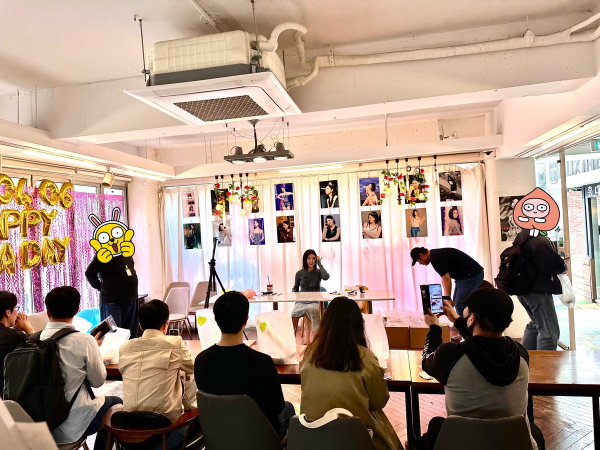 wcafe_event's tweet photo. 지금 w카페에서는 
브브걸 유나의 깜짝 팬싸인회가 
진행중이예요❤️

카페대관 문의는 
w카페 옵챗에서 받고 있습니다. https://t.co/YTx9ALSiRC