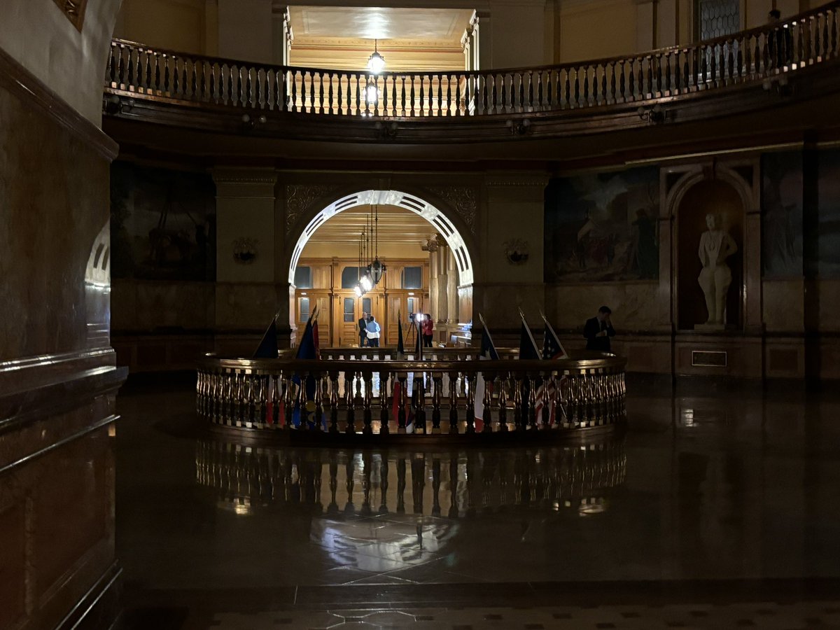 Is this what the #ksleg should look like when making big decisions for constituents? 1:23 AM. Still here.