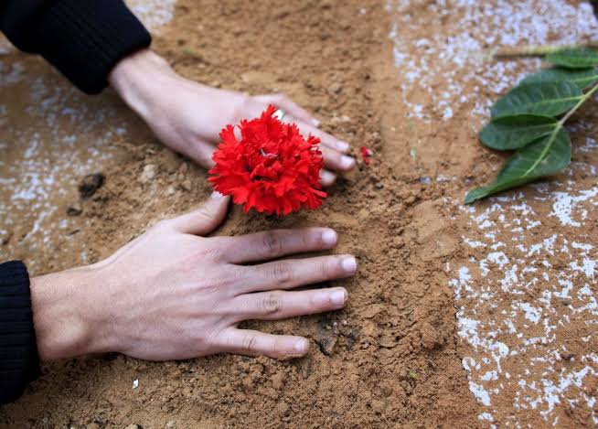 'Kara bulutlar birikmiş ülkemde, salkım salkım acılar yetişiyor bahçelerde, ölüm kokuyor gökyüzü...' #CumartesiAnneleri993Hafta