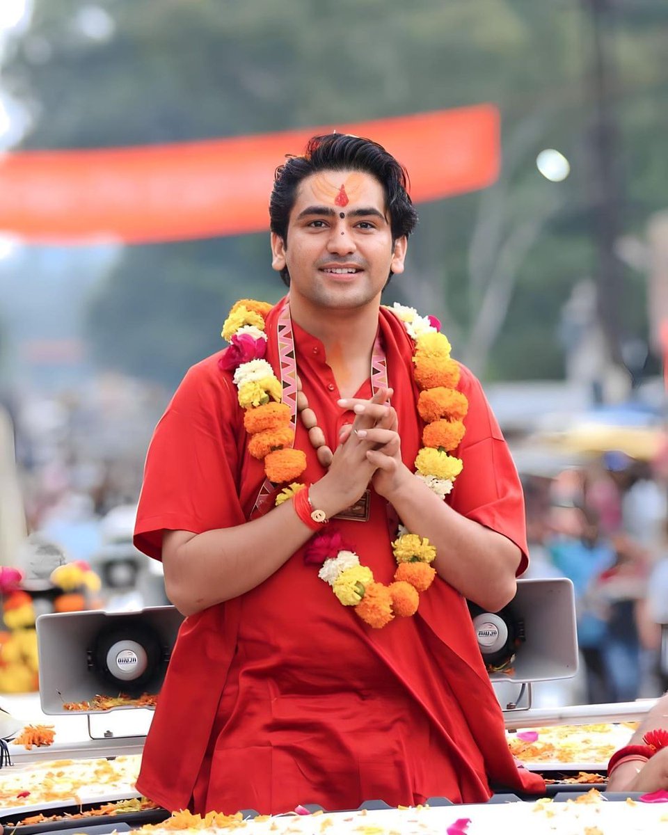 कितने लोग चाहते है कि धीरेंद्र शास्त्री को 
 गिरफ़्तारी होनी चाहिए वो लोग रीट्वीट करें....👇🏻
#ArrestDhirendraShastri