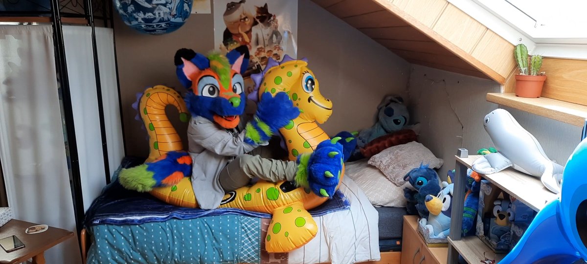Have yourself a very squeaky #Squeakysaturday and a wonderful Weekend. #inflatable #Furry #Fursuit #Furryfandom #Squeak #inflafur