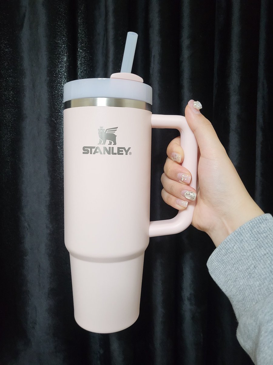 나를 위한 작은 사치☆ 이러면서 스탠리 텀블러 샀는데 예상치 못한 차 수리비로 잔뜩 털리고 진짜 큰 사치가 되어버렸습니다...🥲
