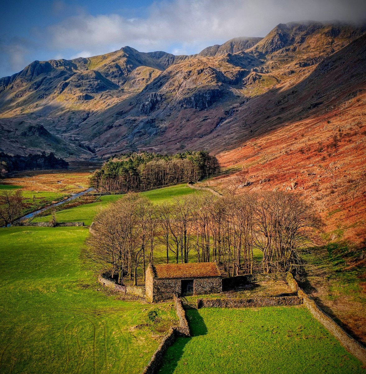 Morning everyone hope you are well. One of my favourite valleys in the Lakes. Although it leads up to the Helvellyn range, you don't meet the crowds until you get to the top. Grisedale Valley. Have a great day. #lakedistrict @keswickbootco