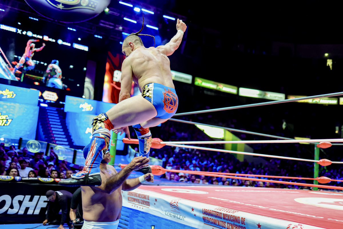 CMLL_OFICIAL tweet picture