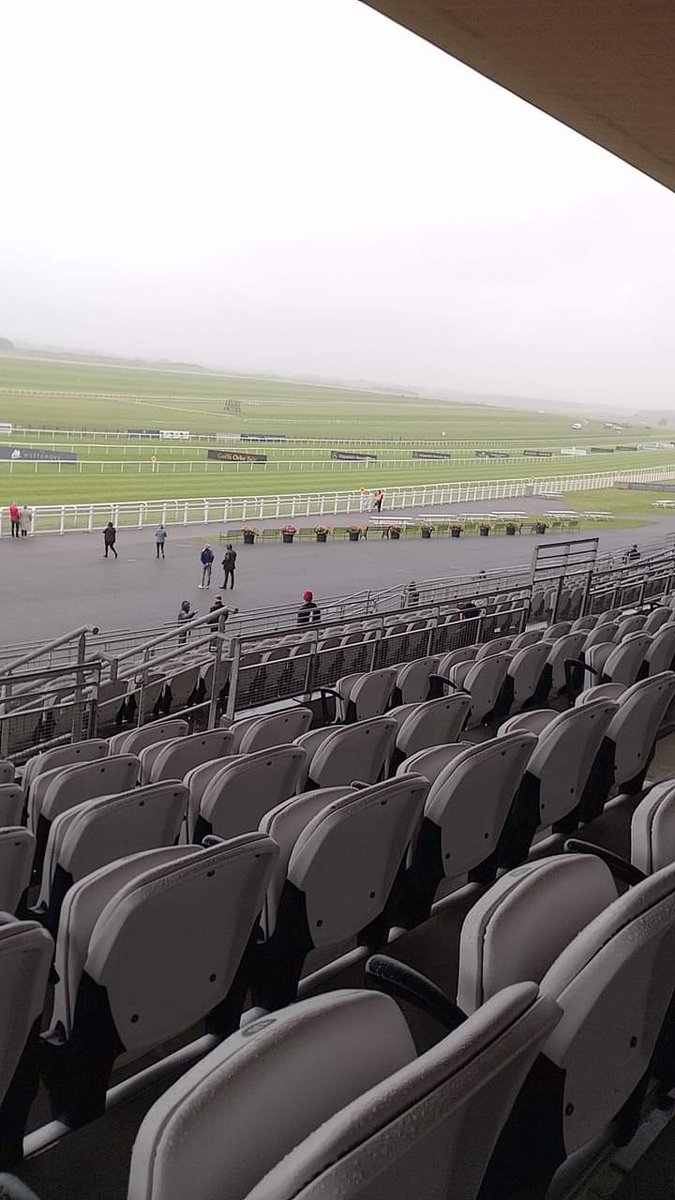 Following a 7.30am inspection at the @curraghrace - today's meeting has been cancelled. 
#HorseRacing 
#Curragh 
#StormKathleen