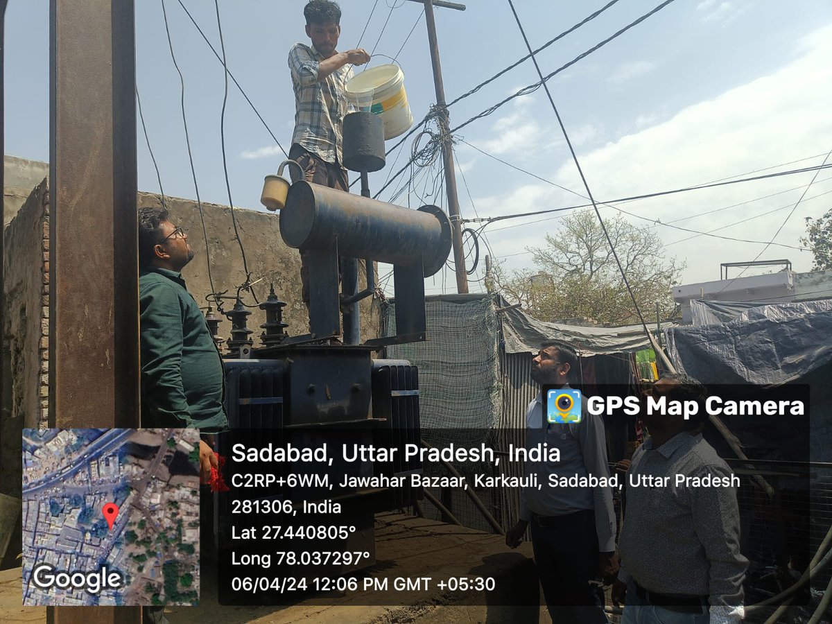 आज दिनांक06.04.24 को सादाबाद टाउन में स्थापित सभी मध्यम क्षमता के परिवर्तकों का अनुरक्षण कार्य/ऑयल रिफिलिंग अवर अभियंता इं0अजय कुमार की देख रेख में  किया जा रहा है जिससे कि आगामी ग्रीष्मकाल में निर्बाध रूप से विद्युत आपूर्ति होती रहे <a href="/MDDVVNL/">MD DVVNL AGRA</a>
<a href="/DvvnlDirectorT/">Dvvnl Director Technical, B M Sharma</a> <a href="/dm_hathras/">DM Hathras</a> <a href="/dvvnlhq/">Dakshinanchal Vidyut Vitran Nigam Limited</a>