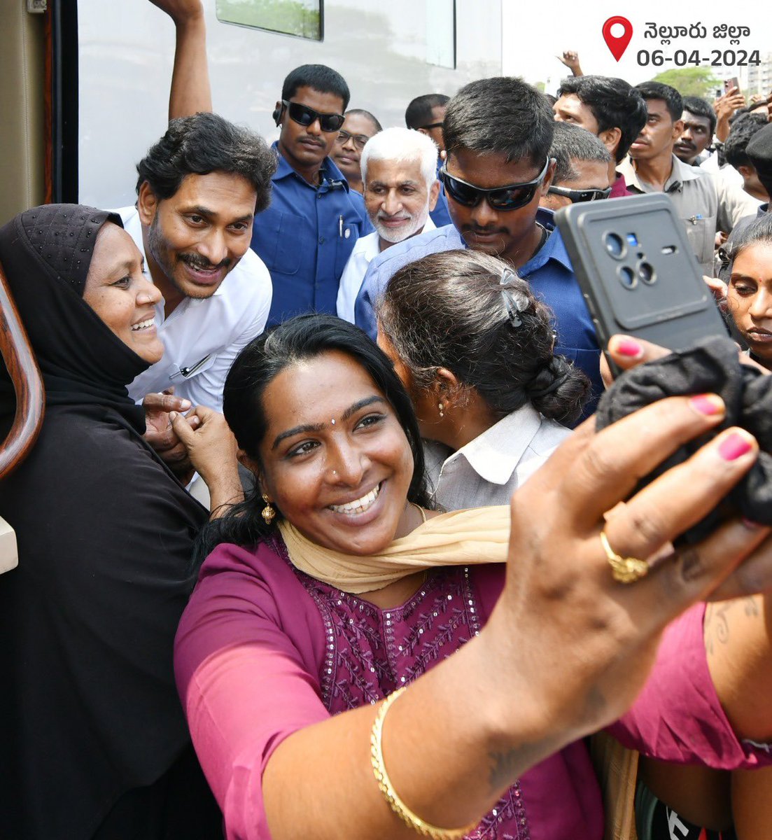 With my star campaigners from Day-9 of the Memantha Siddham Yatra. 

#MemanthaSiddham