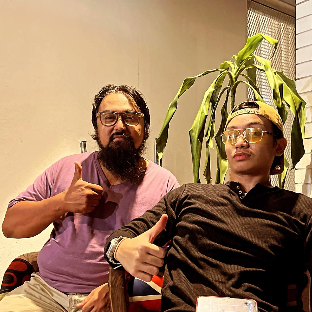 Megat_Sharizal's tweet photo. Alhamdulillah. Selesai sudah perjalanan buat watak Shahrulezad Mohamedin (for now). Alhamdulillah, drama ni jd drama No 1 kt TV now. Kesian gak kt drama² lain. 😂
So Selamat Hari Raya Maaf Zahir Batin dan jumpa lagi di season 2? 😝
#Khunsa #RadiusOne #DramaRadiusOne #AstroRia https://t.co/qGlp8h2WL3