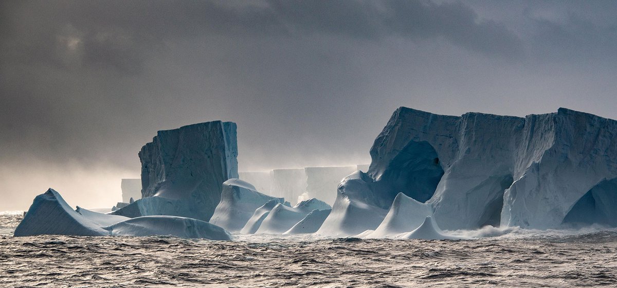 📸Ship's purser Chris Walton: 'I was just making myself a tea when I looked out from my cabin. It was stunning, so different to any ice shelf or berg I've seen before. I grabbed my camera and headed to the helideck where I was just amazed by the formations before me.' @BAS_News