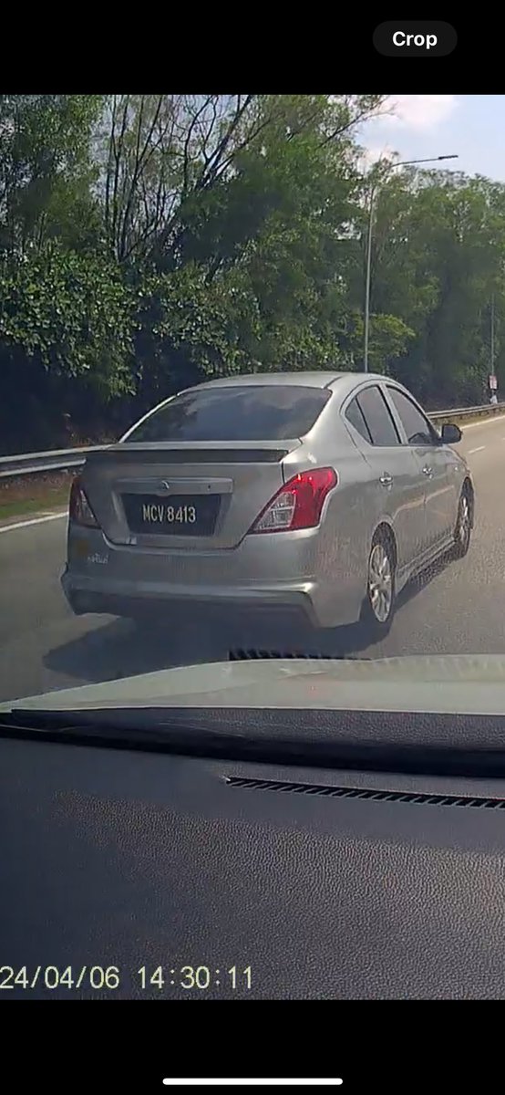 syfqshah's tweet photo. Salam @PDRMsia tolong siasat pemandu ni. Nak bunuh orang ke apa. Saya siap tampal ada baby dalam kereta. Bahaya betul samseng jalanan ni. https://t.co/5KWTGwMBtl