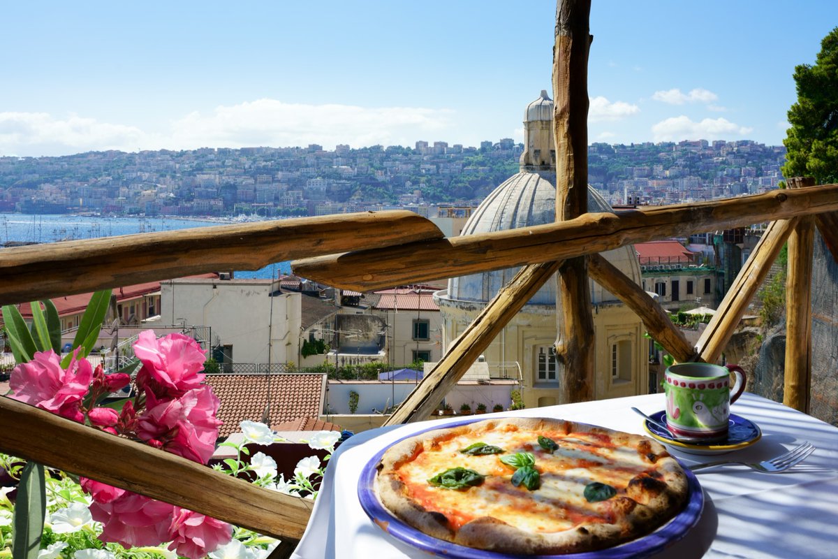 berlinairport's tweet photo. Longing for Italy? Then off you go to Naples! The lively metropolis embodies the essence of what is associated with Italy in a unique way: here, an old town meets excellent cuisine. Located between mount Vesuvius and the delightful coast. #BERconnects ➡️ https://t.co/es495uP9N1 https://t.co/0rFAmY63R2