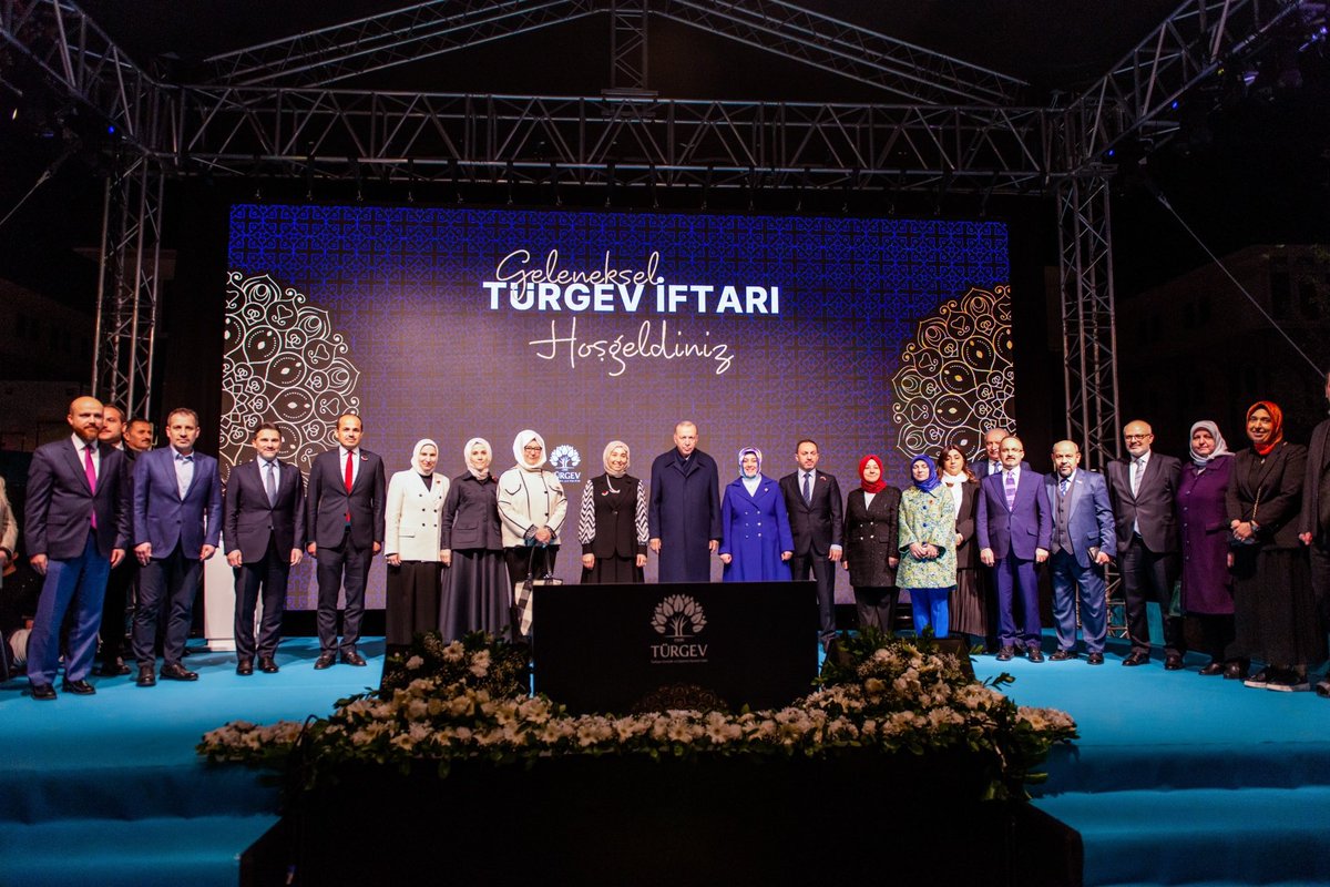 TÜRGEV Geleneksel İftarı, bu yıl Sayın Cumhurbaşkanımızın teşrifleriyle kurucusu olduğumuz İbn Haldun Üniversitesi’nde gerçekleşti. 28 yıllık yolculuğumuzda bize eşlik eden tüm paydaşlarımızın buluştuğu iftara, yurtlarımızda ve GİF eğitim yerleşkelerimizde bulunan…